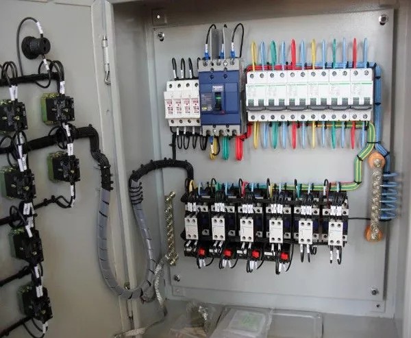 安裝配電柜、配電箱都要注意些什么事項呢？